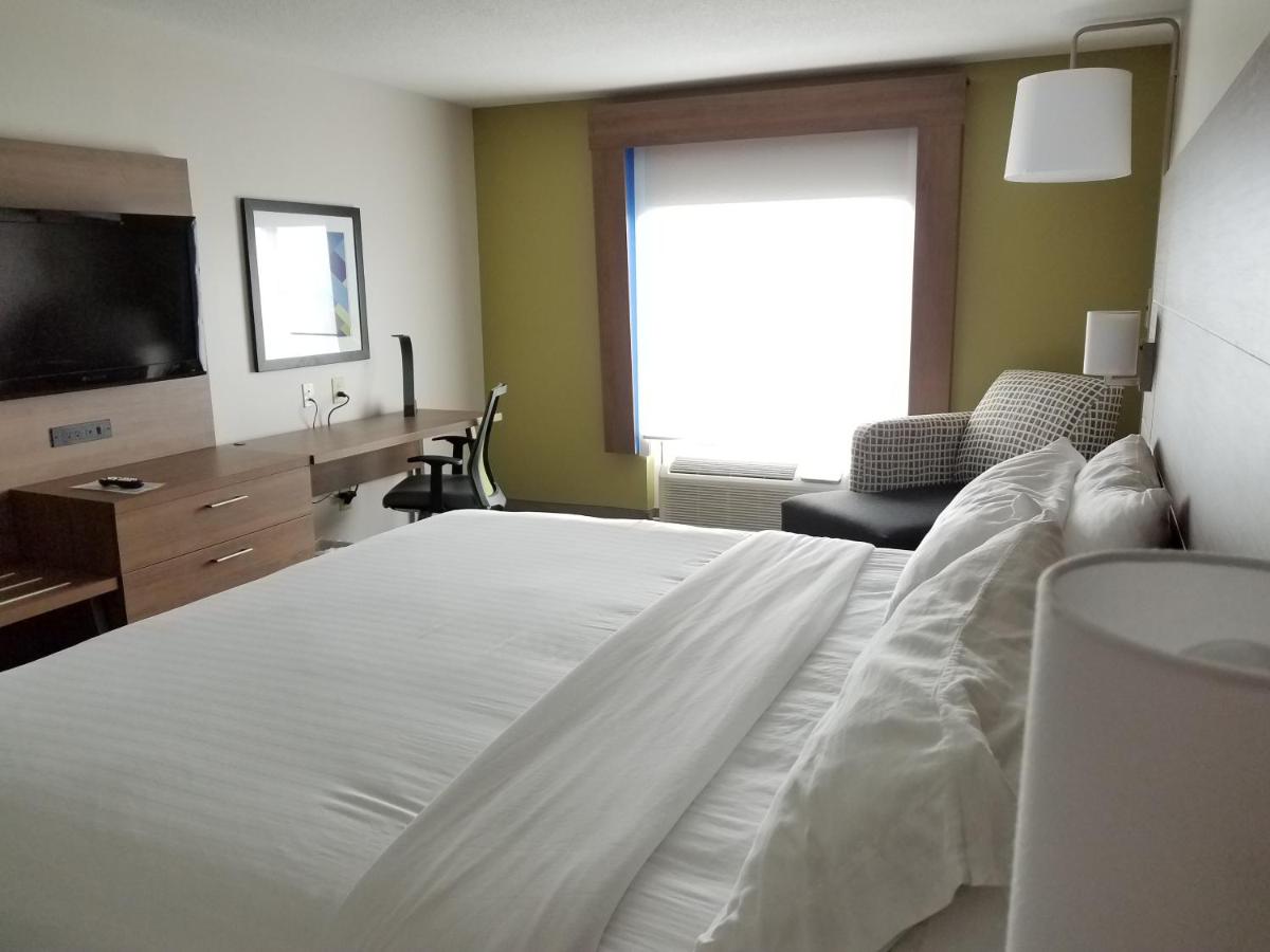 Standard  Room at Holiday Inn Express & Suites Lenoir Cty by IHG