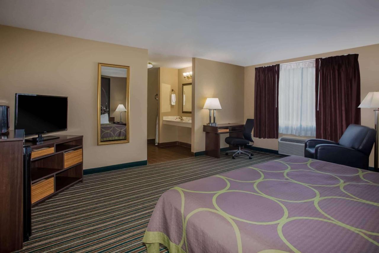 Deluxe King Suite with Spa Bath - Non-Smoking at Super 8 by Wyndham Union