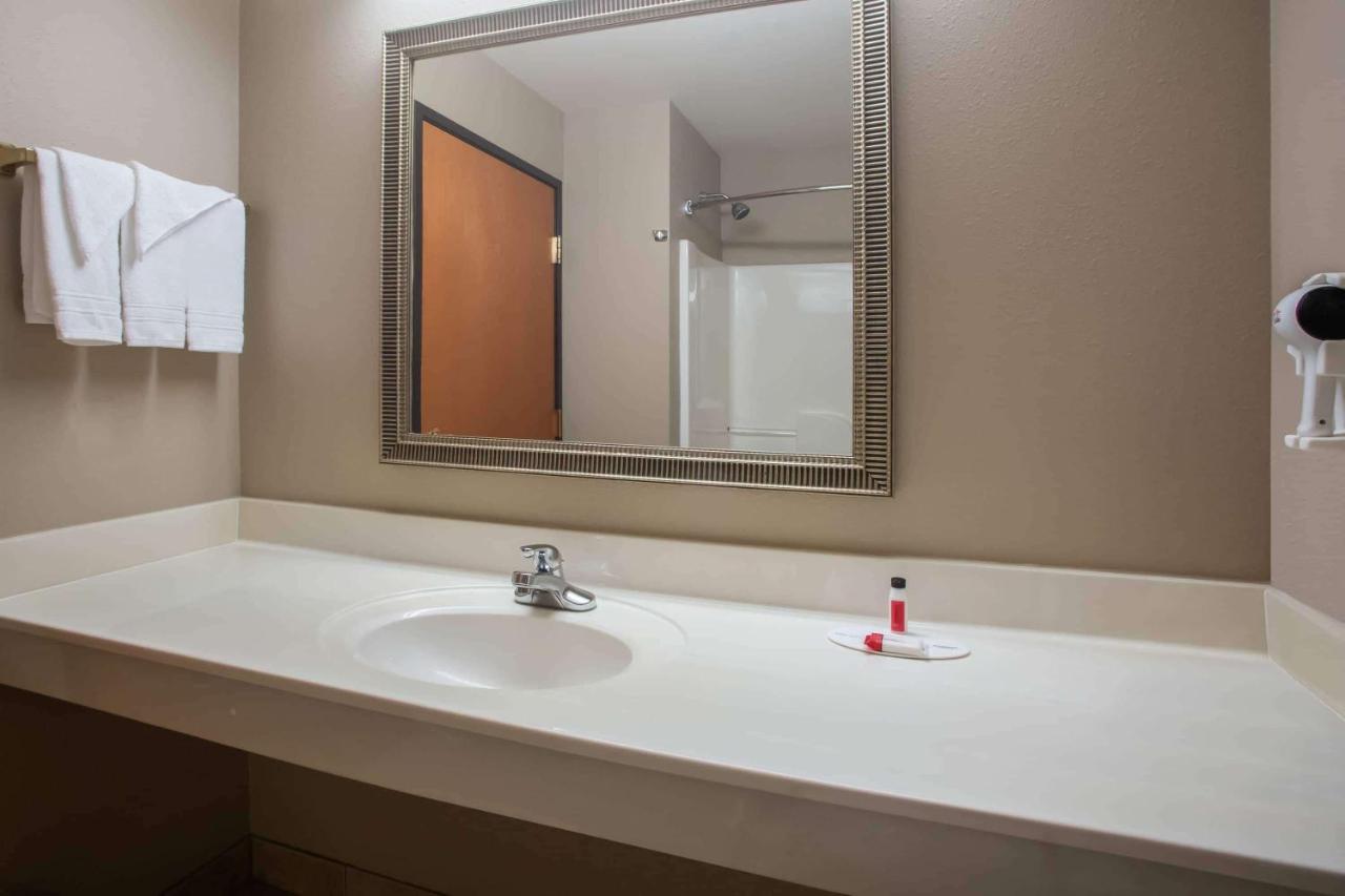 King Studio Suite - Non-Smoking at Super 8 by Wyndham Union