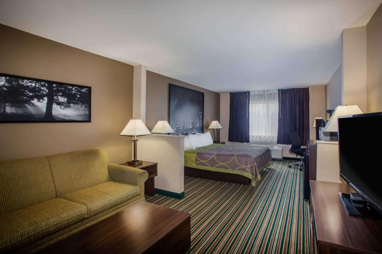 King Studio Suite - Non-Smoking at Super 8 by Wyndham Union
