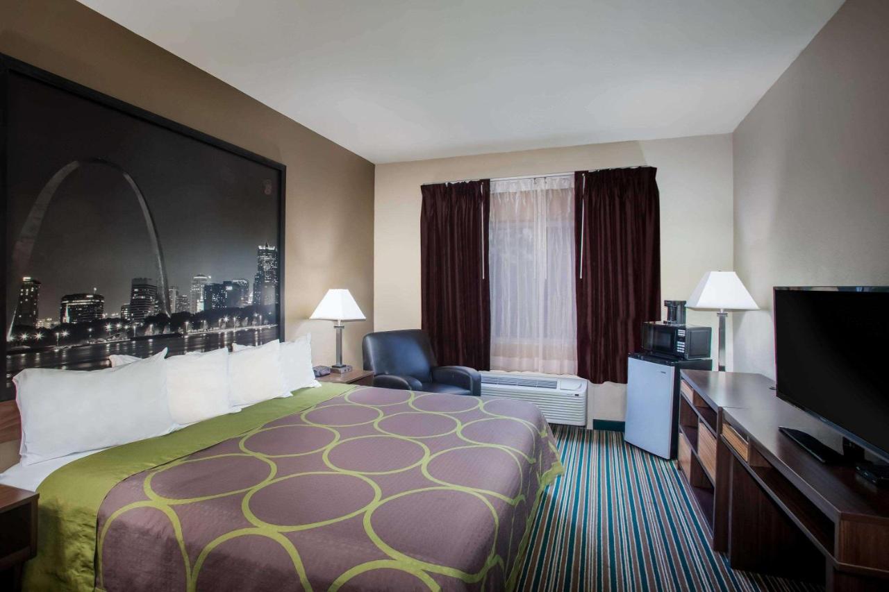 King Room - Disability Access - Non-Smoking at Super 8 by Wyndham Union