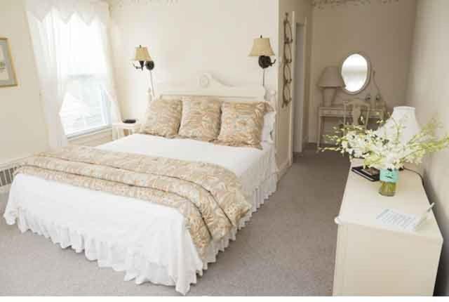 Standard Queen Room at Admiral Fitzroy Inn