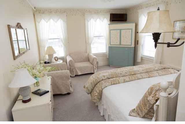 Standard Queen Room at Admiral Fitzroy Inn