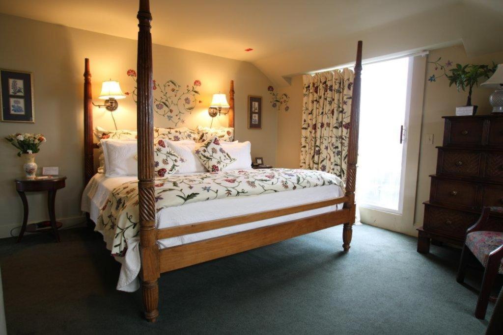 Standard Queen Room at Admiral Fitzroy Inn