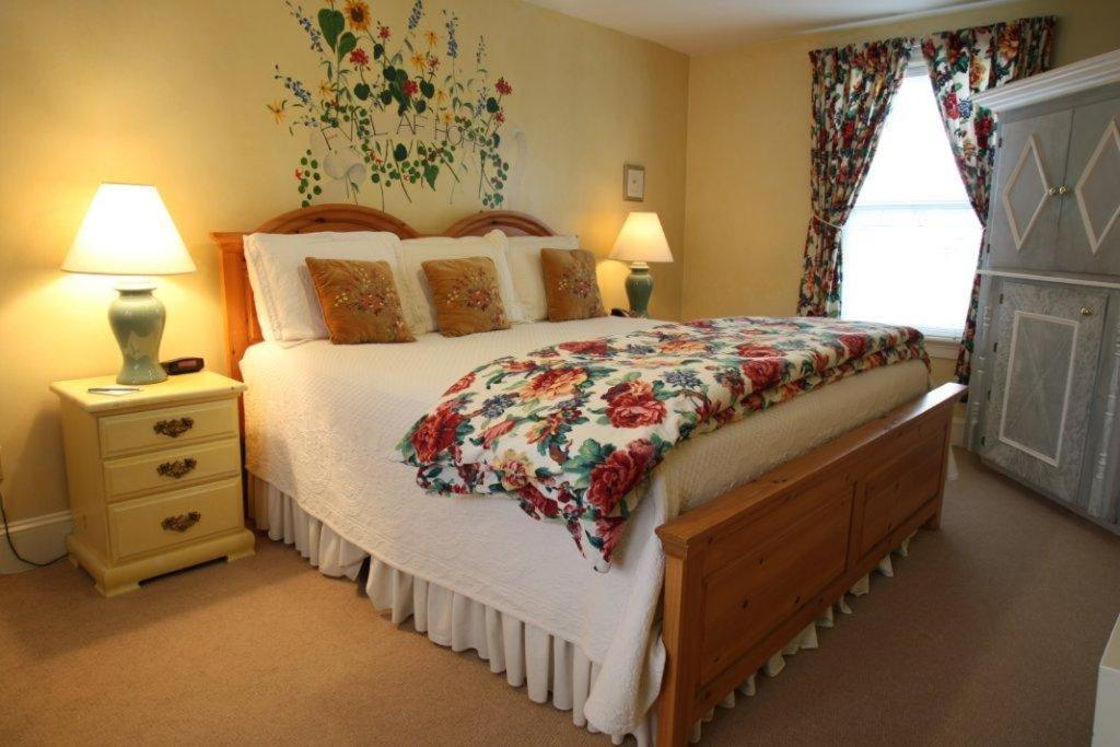 Standard Queen Room at Admiral Fitzroy Inn