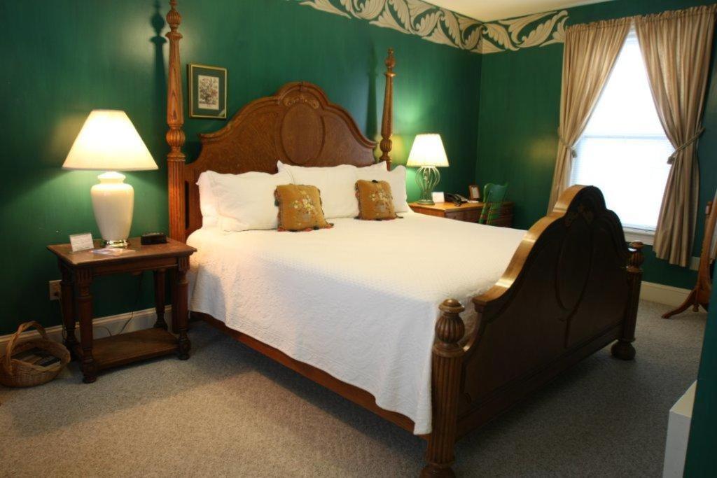 Standard Queen Room at Admiral Fitzroy Inn