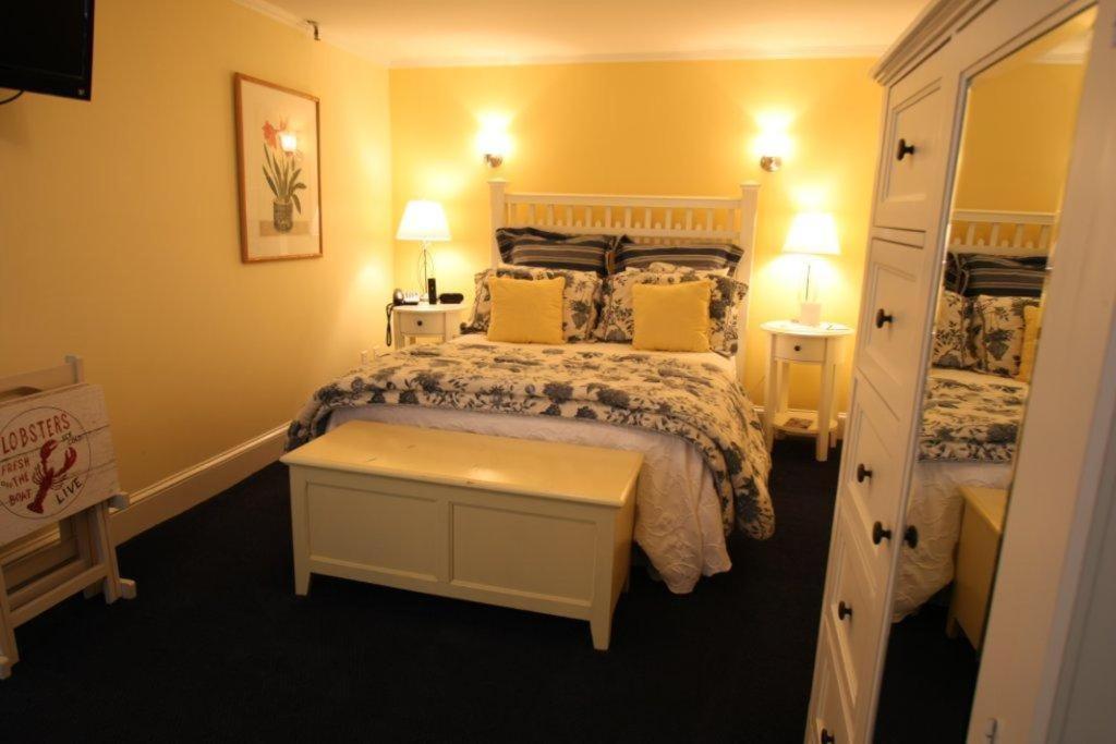 Standard Queen Room at Admiral Fitzroy Inn