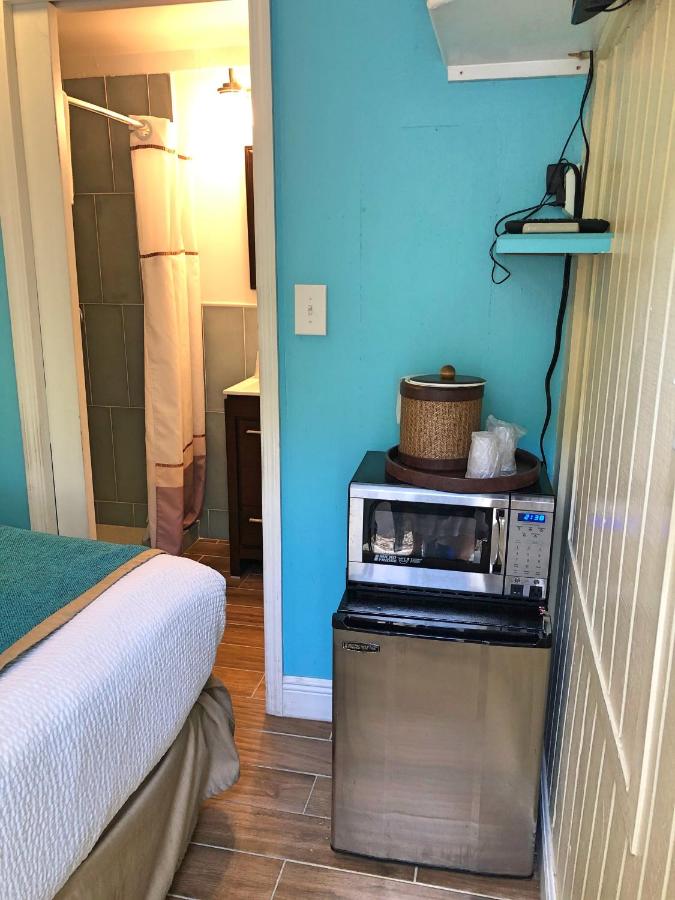 Economy Small Room at The Pelican Key Largo Cottages