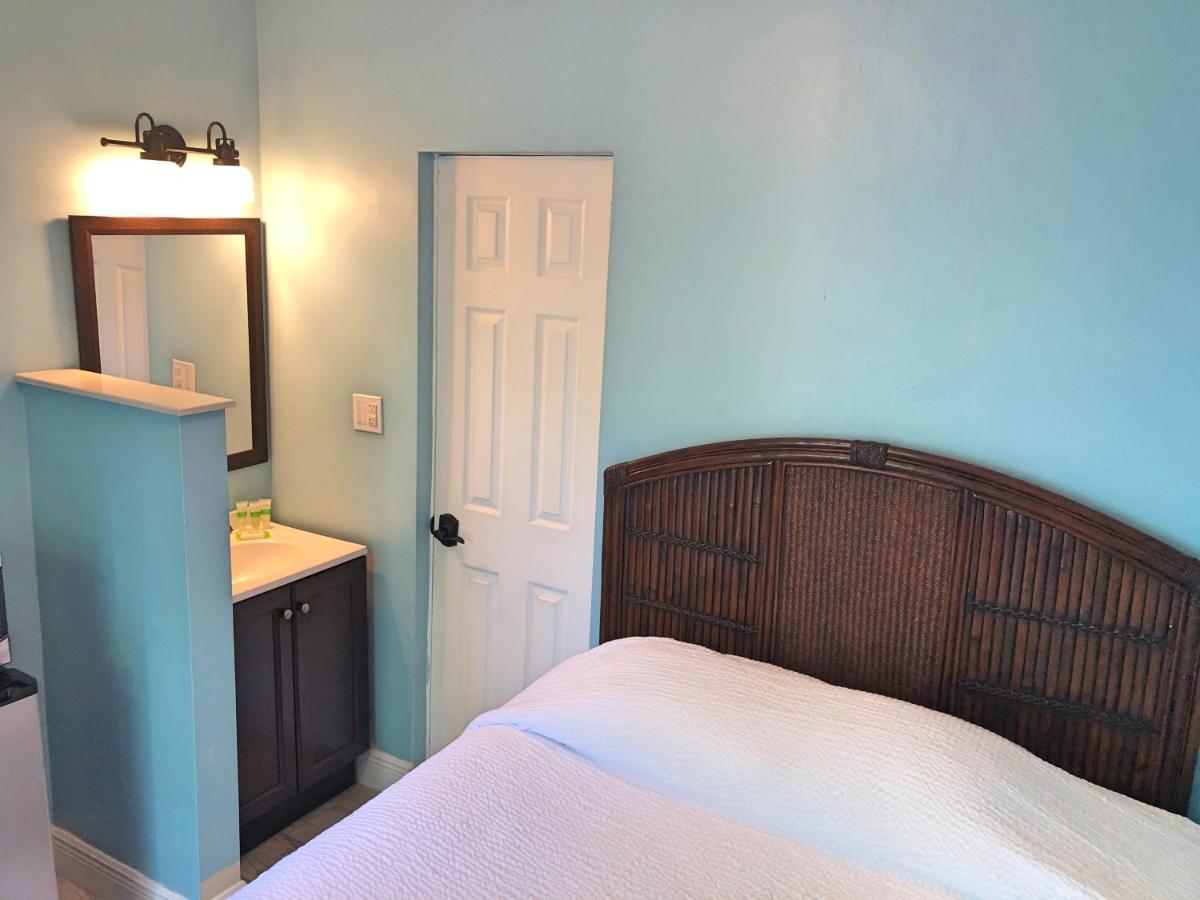 Economy Small Room at The Pelican Key Largo Cottages