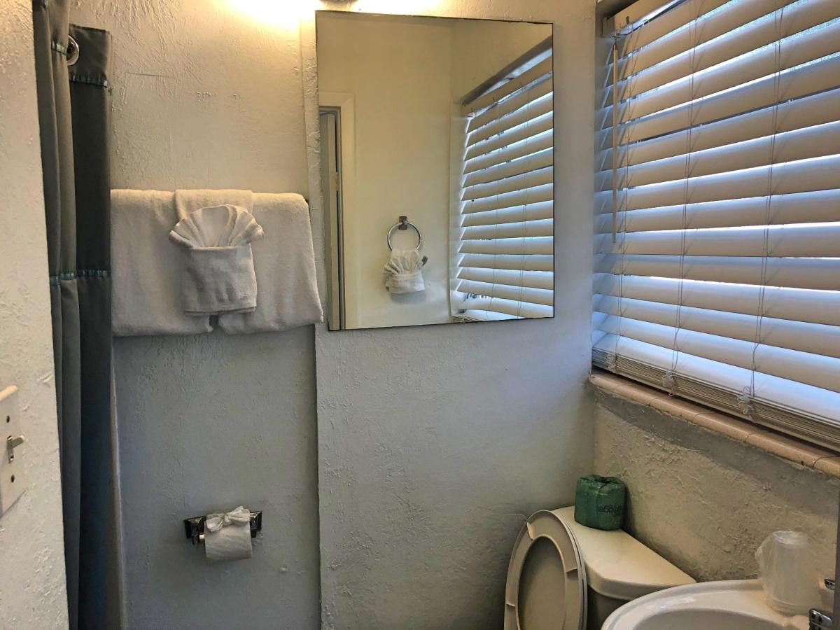 Cottage One Double Bed at The Pelican Key Largo Cottages