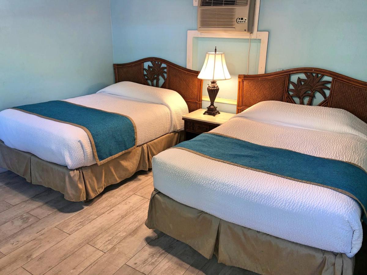 Cottage Two Double Beds at The Pelican Key Largo Cottages