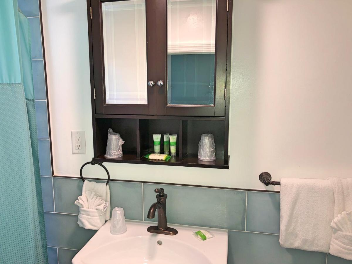 | The Pelican Key Largo Cottages