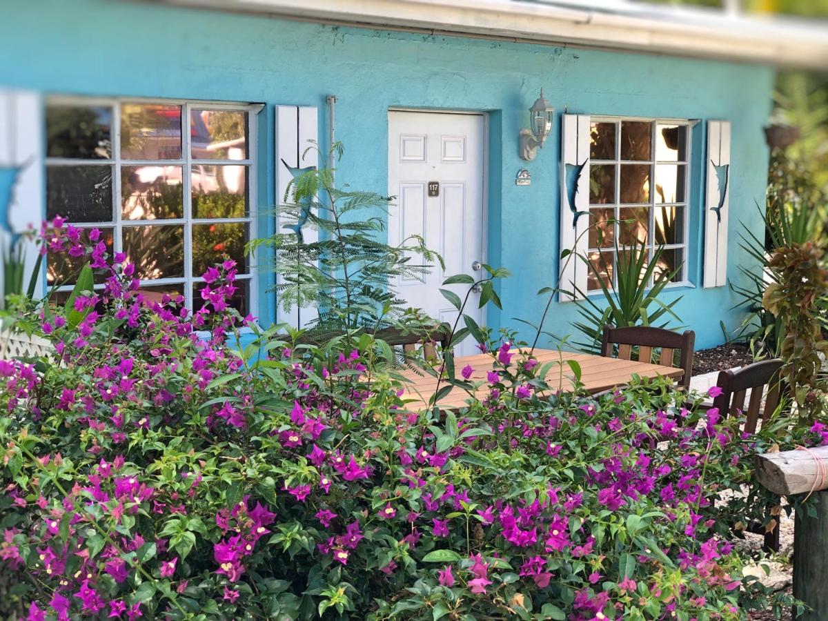 Deluxe Double Room with Kitchenette at The Pelican Key Largo Cottages