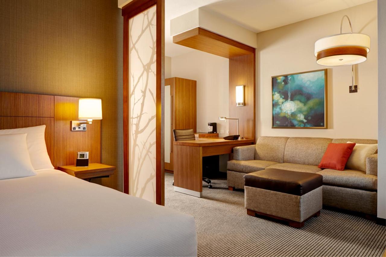 King Room with River View at Hyatt Place Wilmington Riverfront