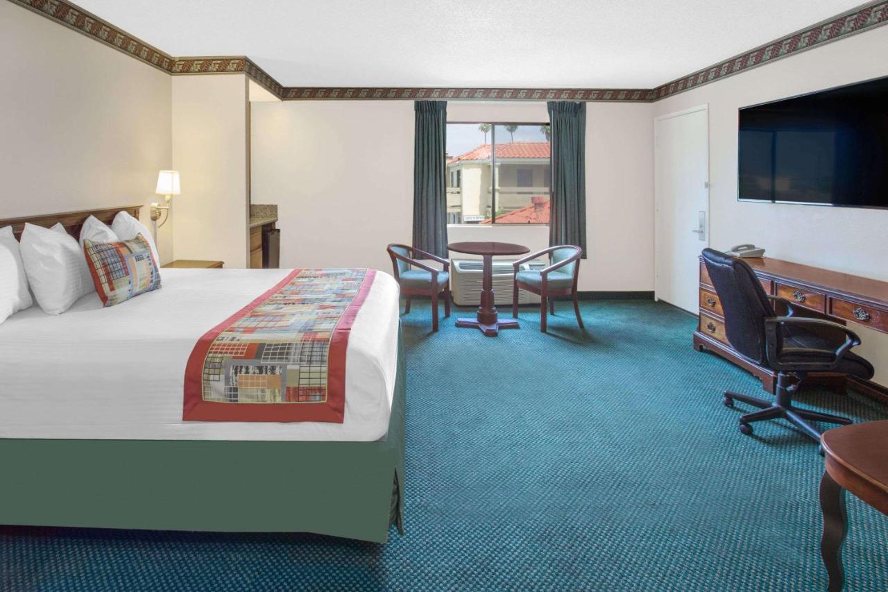 King Room - Non-Smoking at Travelodge by Wyndham Costa Mesa Newport Beach Hacienda