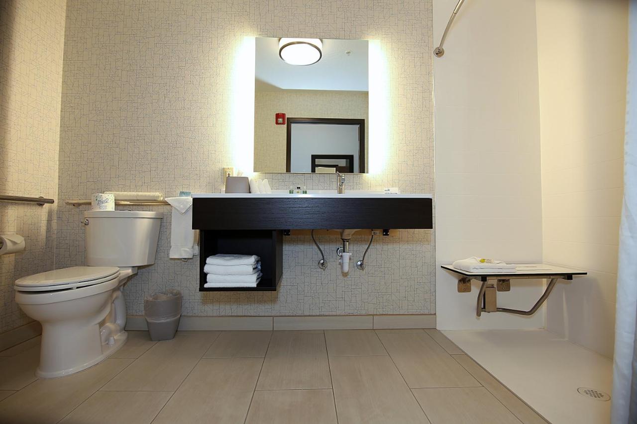 Queen Room with Two Queen Beds - Mobility Access/Non-Smoking at Holiday Inn Express & Suites Ashland by IHG