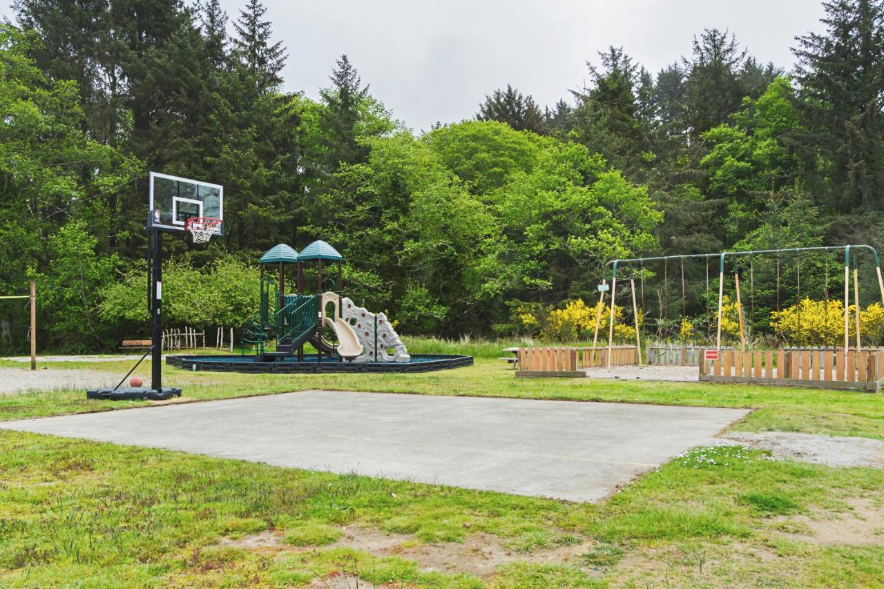 | Long Beach Camping Resort Cabin 2