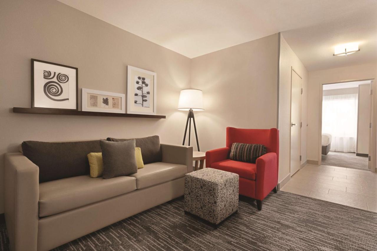 One-Bedroom Queen Suite - Non-Smoking at Country Inn & Suites by Radisson, Savannah Midtown, GA