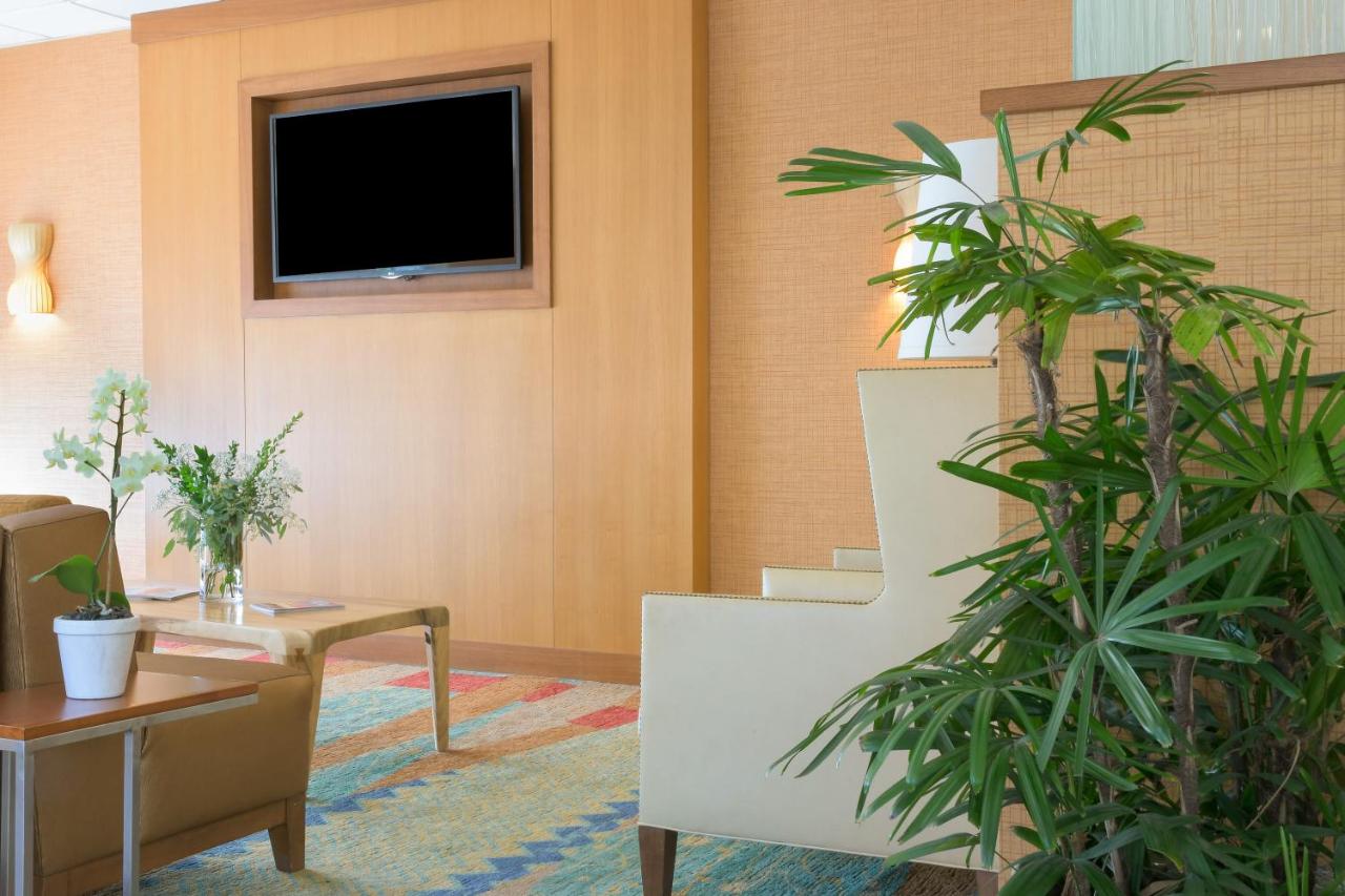 | Gateway Hotel Santa Monica