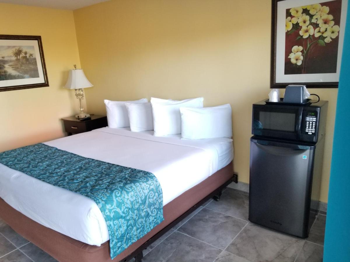 Single Room - Disability Access at Shining Light Inn & Suites