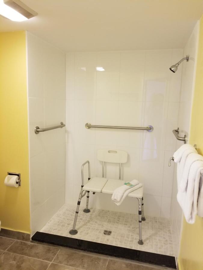 Single Room - Disability Access at Shining Light Inn & Suites