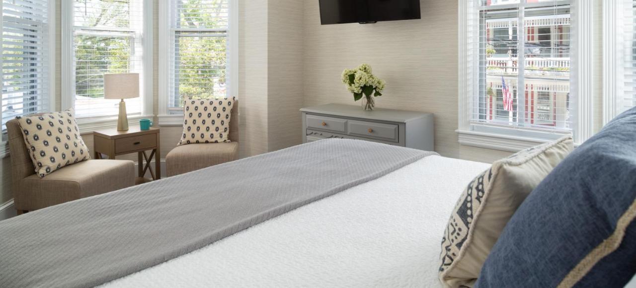  | The Carroll Villa Hotel