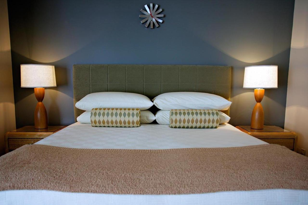 Vintage King at Desert Hills - 21 and Over - A Town & Desert Boutique Hotel