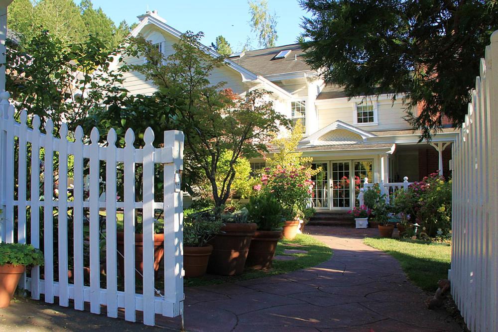 | Inn at Occidental