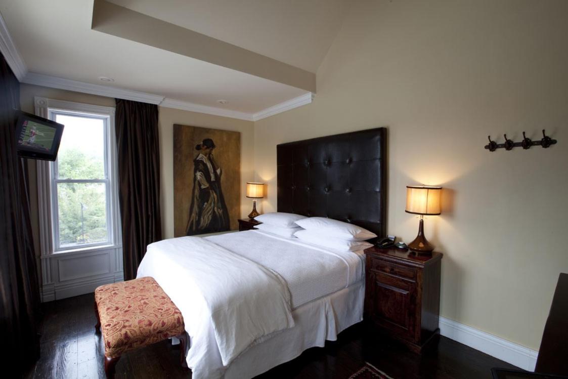 | Dickson Street Inn
