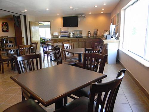 | Boarders Inn & Suites by Cobblestone Hotels - Munising