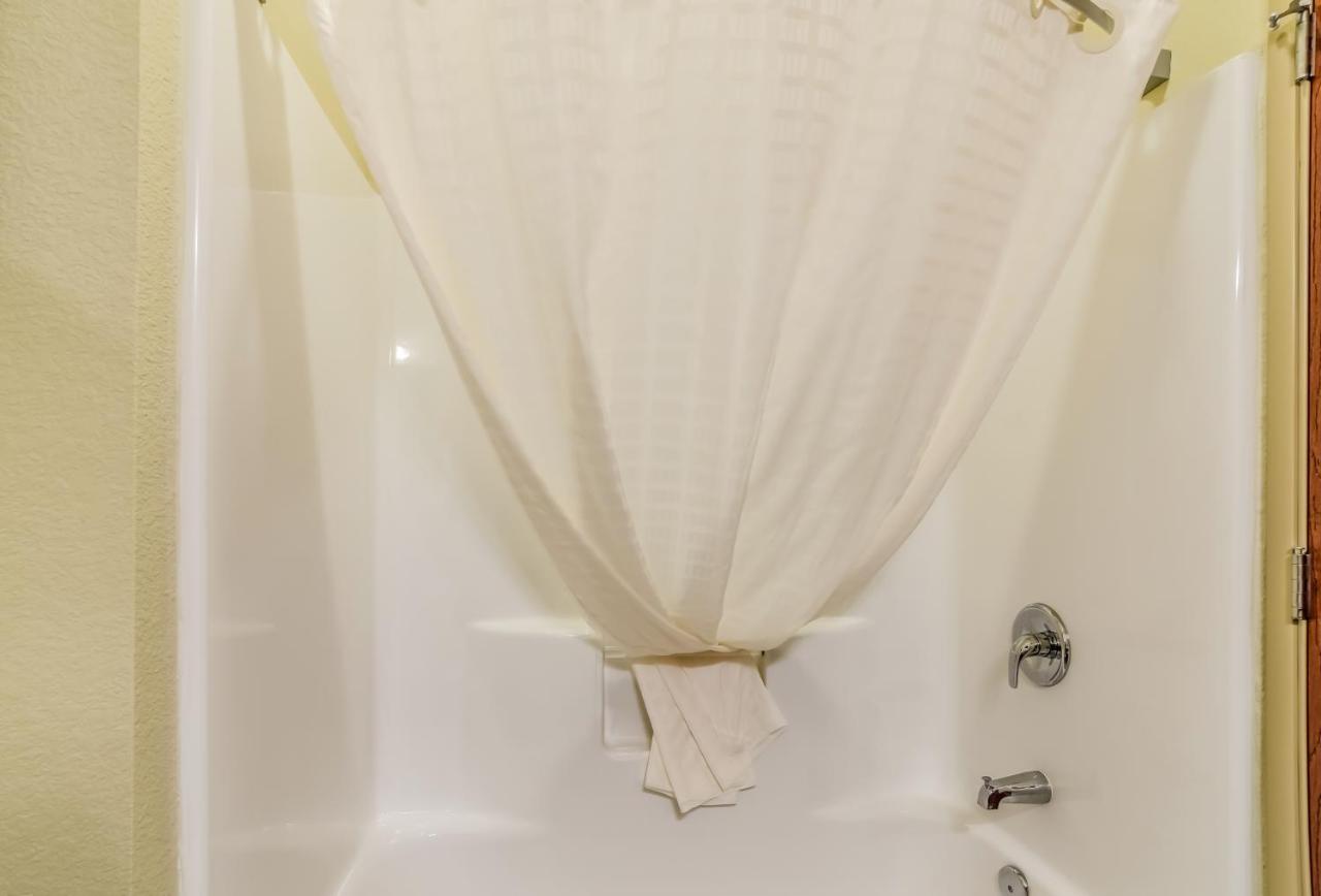 | Cobblestone Inn & Suites - Corry