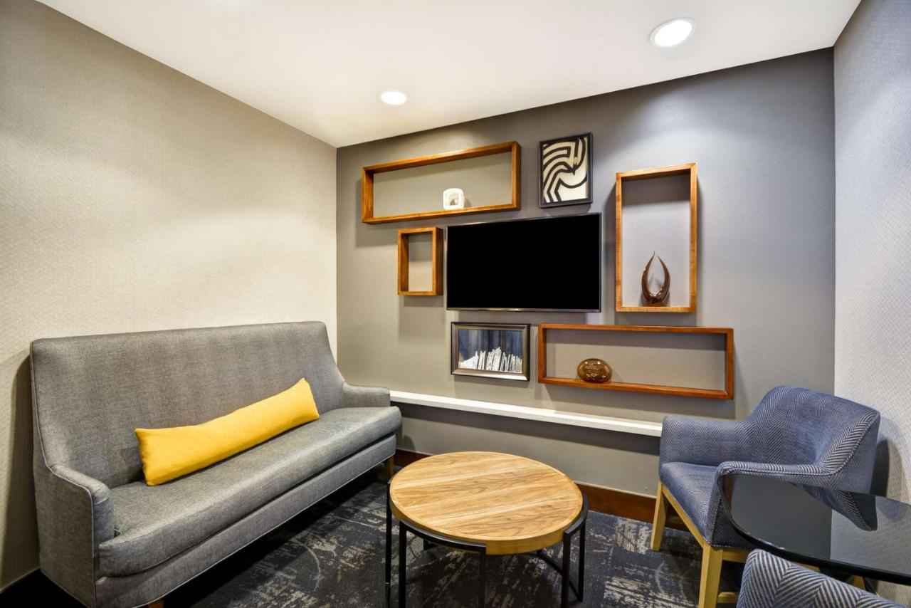 | Hyatt Place Columbus Worthington