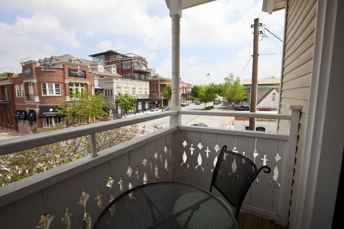| Dickson Street Inn
