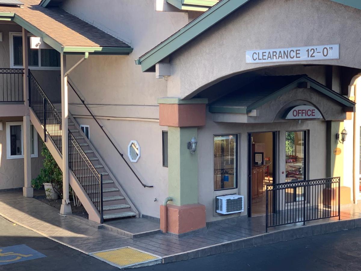 | Olive Tree Inn & Suites