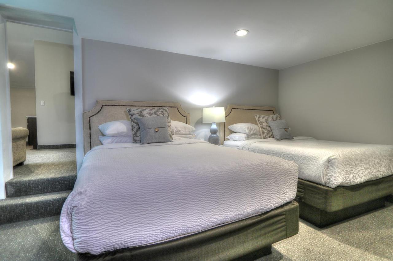 Deluxe Family Suite at River Edge Inn