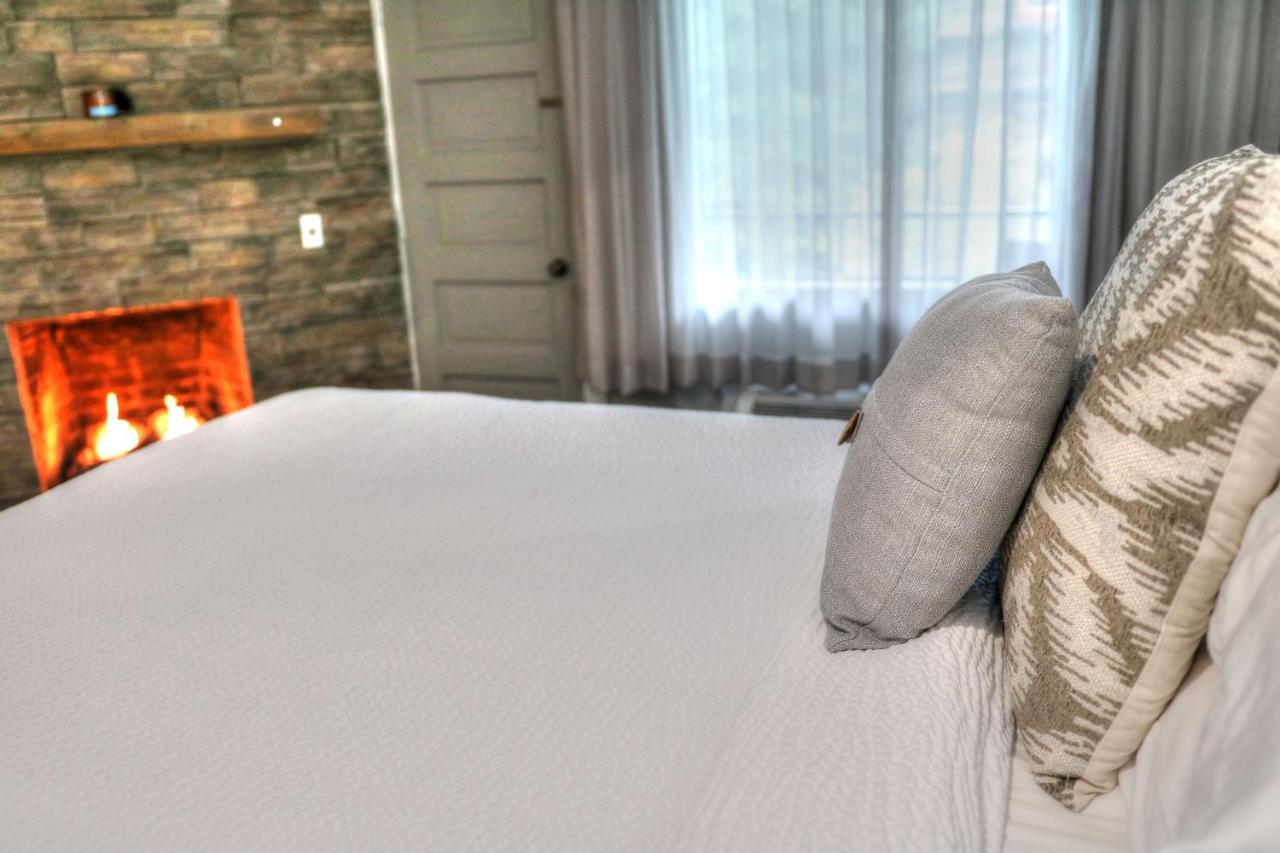 Deluxe Family Suite at River Edge Inn