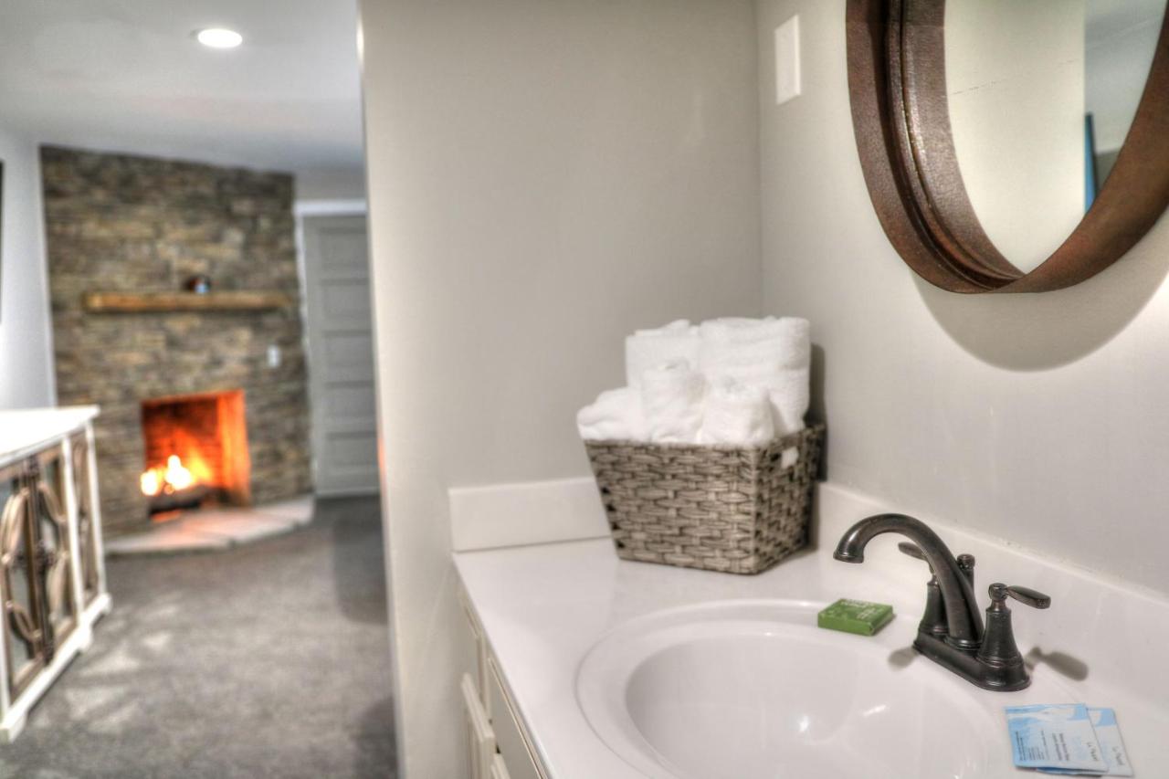 Deluxe Family Suite at River Edge Inn