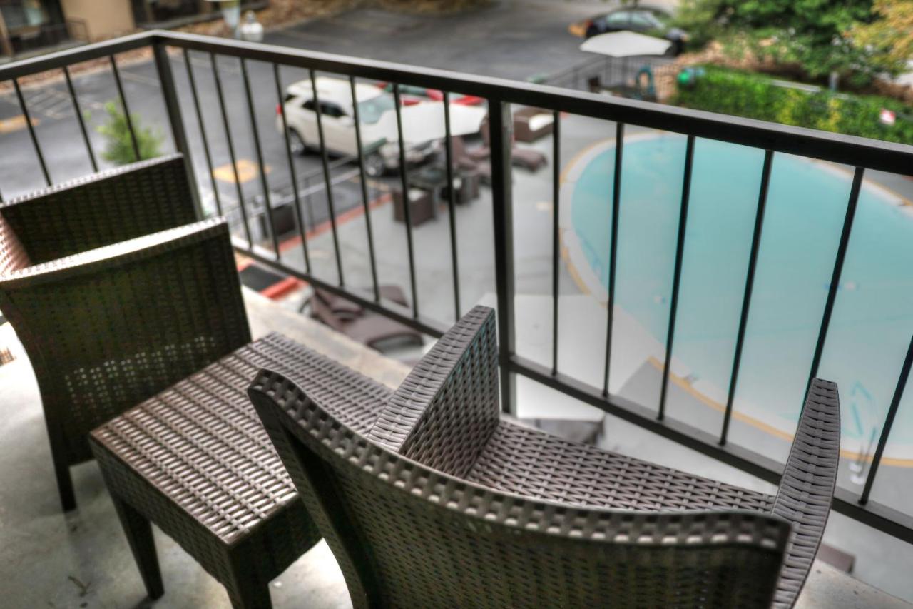 Deluxe Family Suite at River Edge Inn