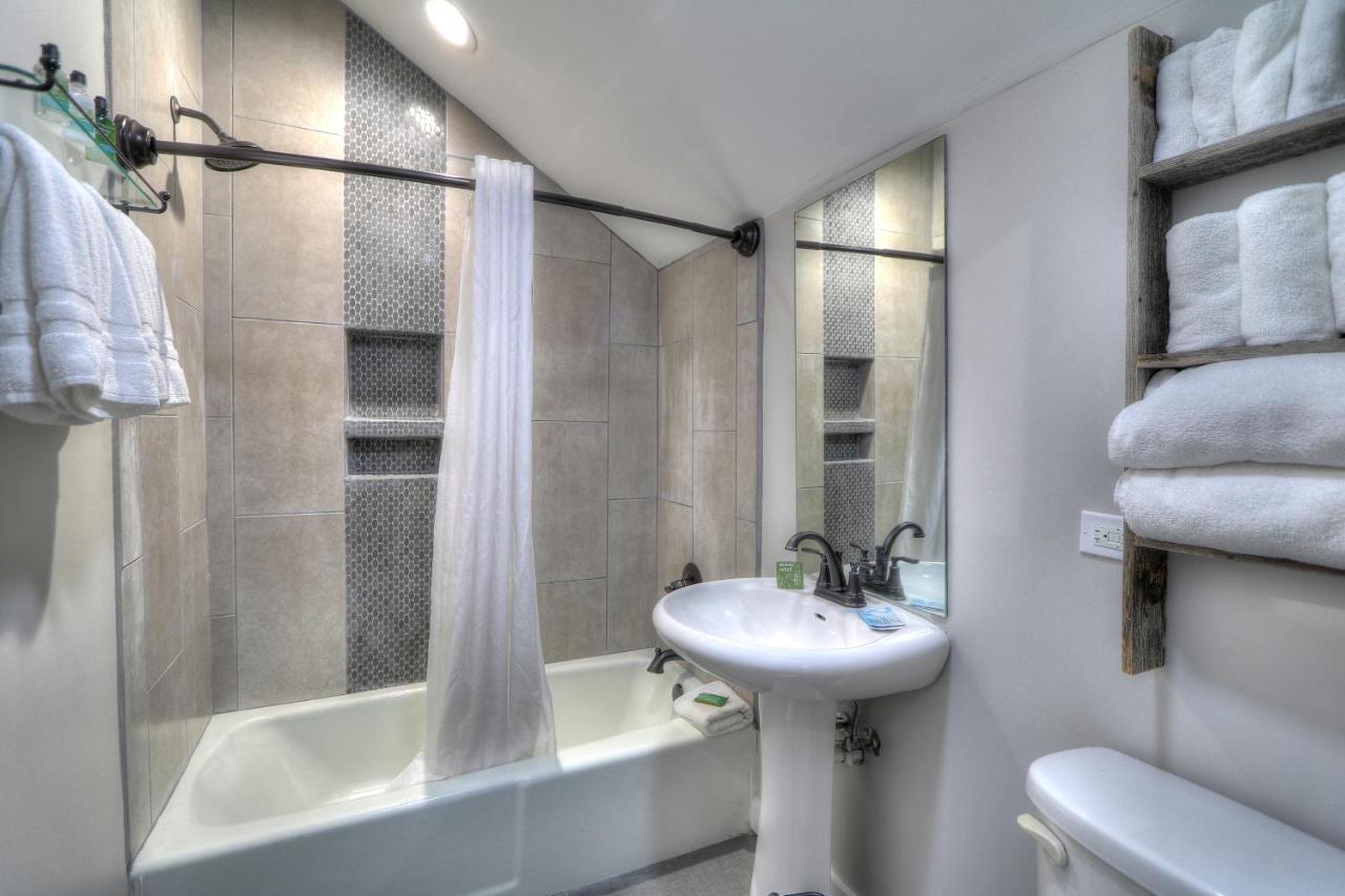 Deluxe Family Suite at River Edge Inn