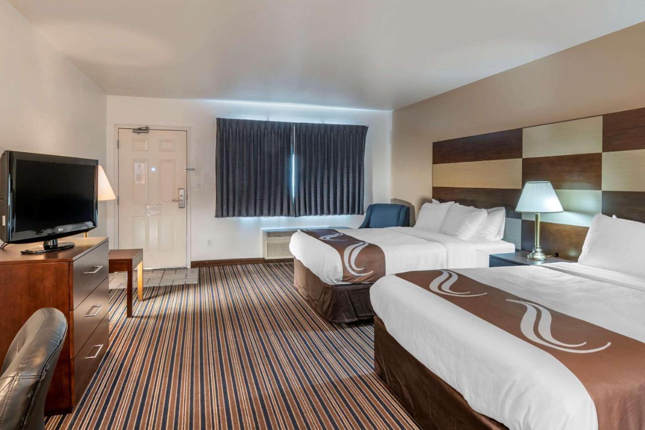 Queen Room with Two Queen Beds - Non-Smoking at Quality Inn Central Roseburg