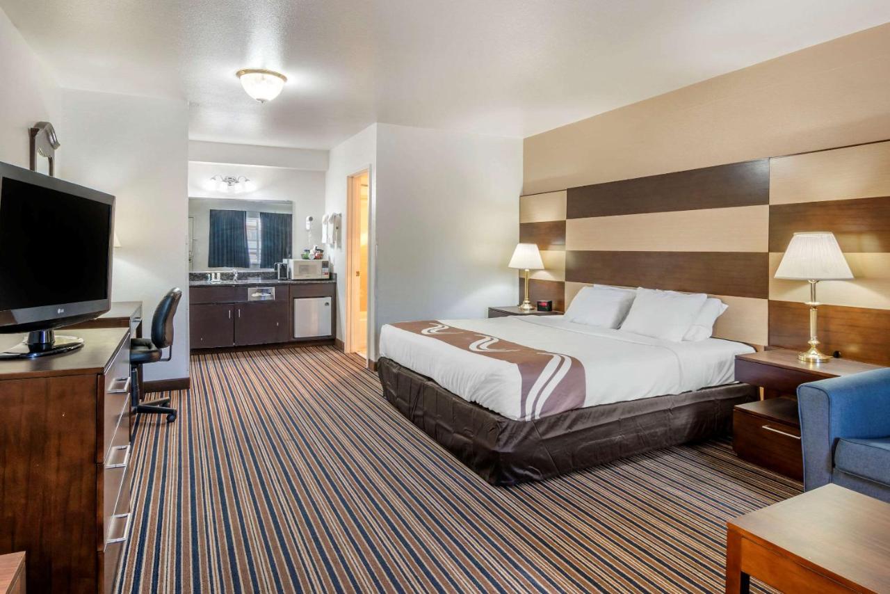 Superior King Room with Sofa Bed - Non-Smoking at Quality Inn Central Roseburg