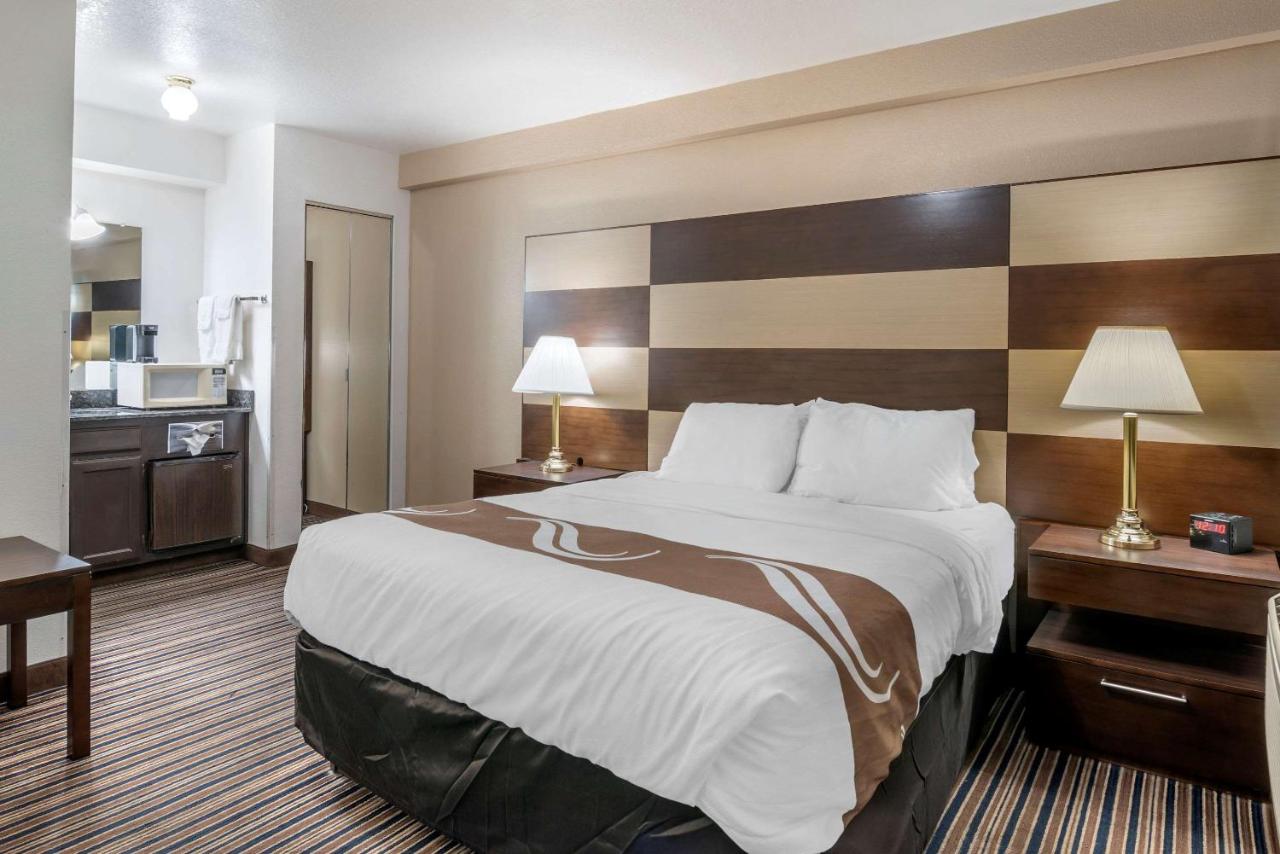 Queen Room - Non-Smoking at Quality Inn Central Roseburg