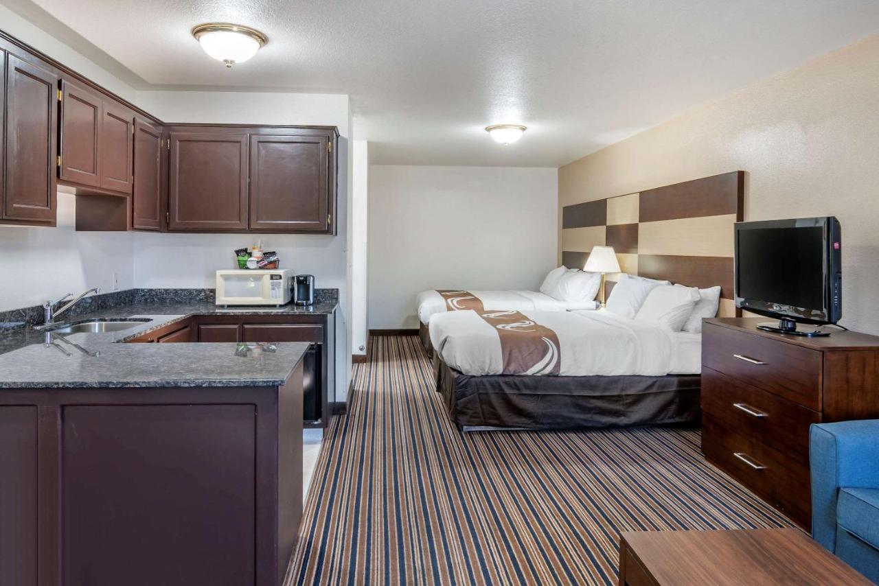 Queen Room with Two Queen Beds - Non-Smoking/Pet Friendly at Quality Inn Central Roseburg