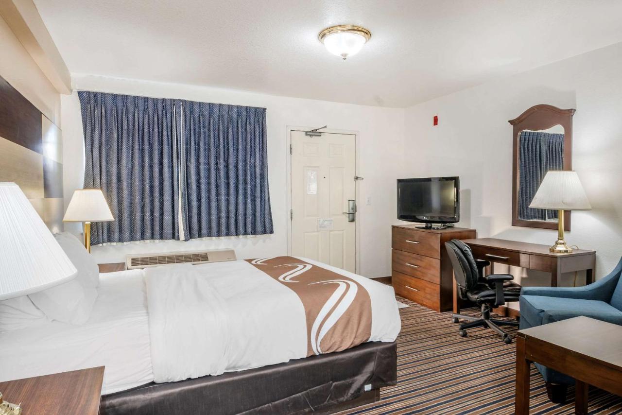 Queen Room - Non-Smoking at Quality Inn Central Roseburg
