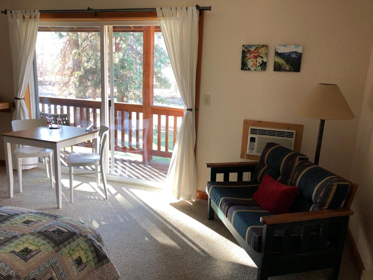 Deluxe Queen Room with Two Queen Beds at River Run Inn