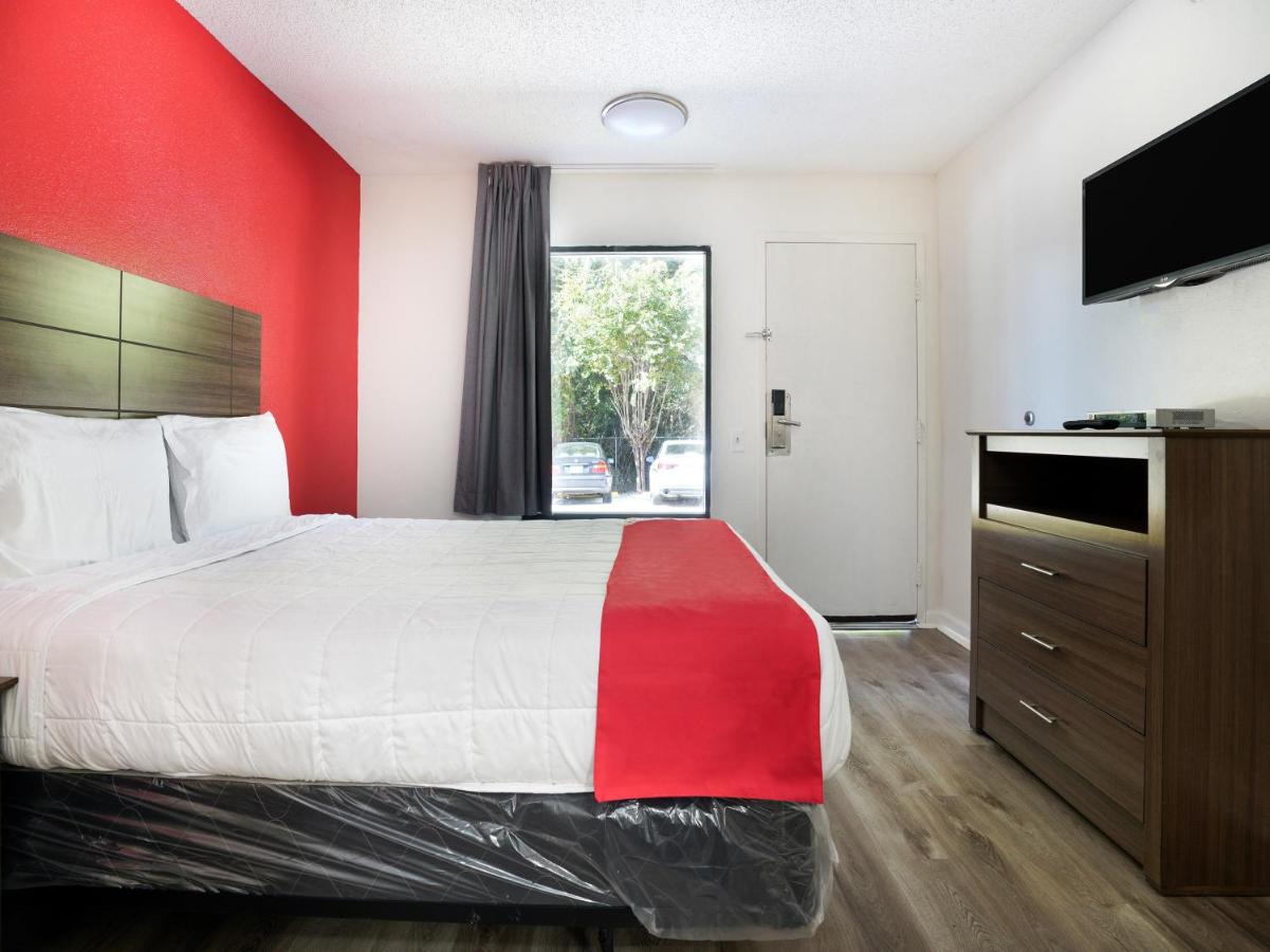 Queen Room at OYO Hotel Decatur I-285 The Perimeter
