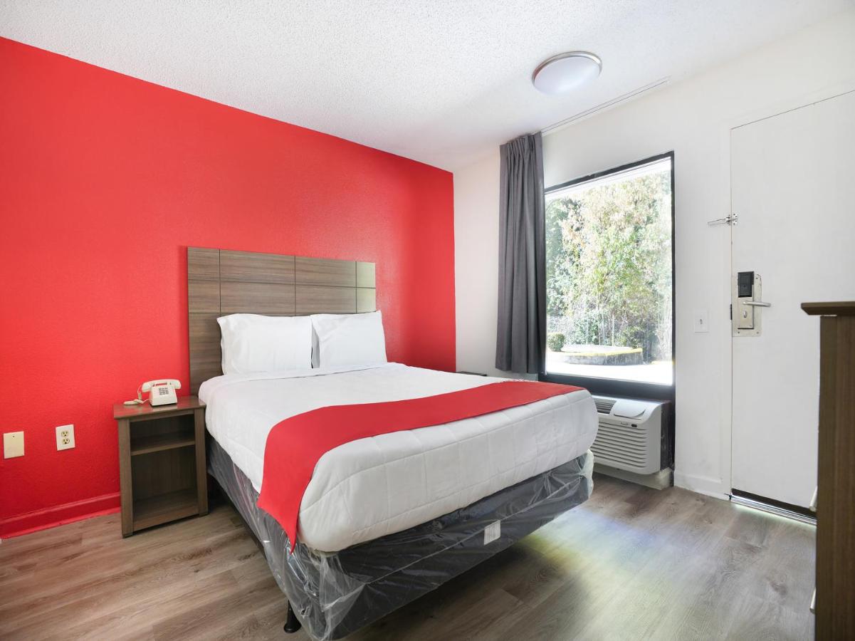 Queen Room at OYO Hotel Decatur I-285 The Perimeter