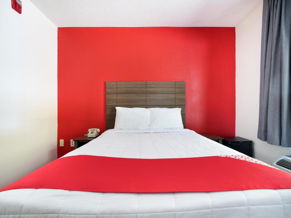 Queen Room at OYO Hotel Decatur I-285 The Perimeter