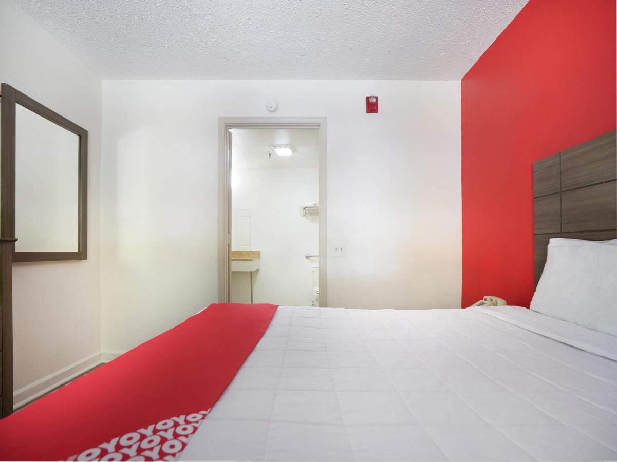 Queen Room at OYO Hotel Decatur I-285 The Perimeter