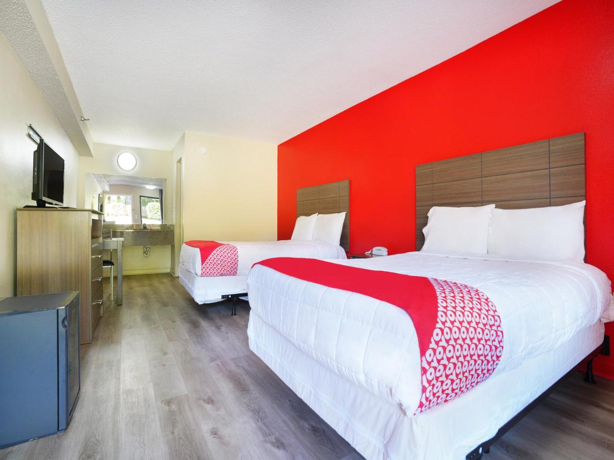 Queen Room with Two Queen Beds at OYO Hotel Decatur I-285 The Perimeter